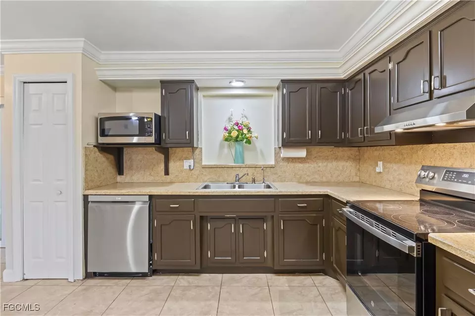 Kitchen - 2248 Ephraim Ave, Fort Myers, FL 33907 photo 3 of 3