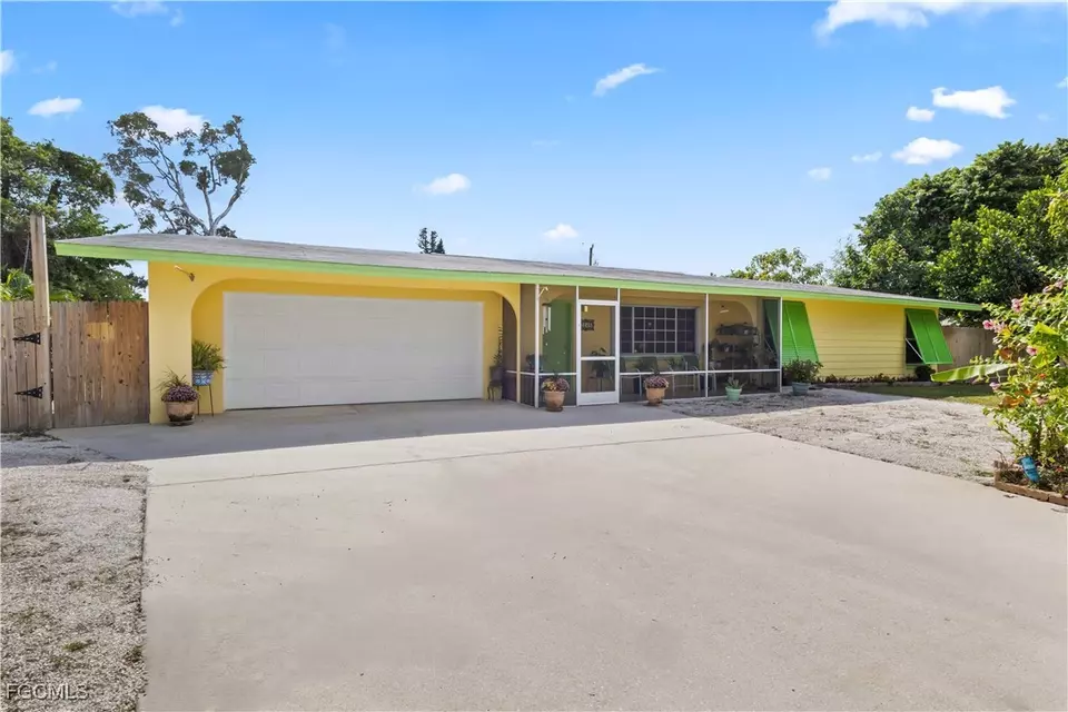 Exterior - 2248 Ephraim Ave, Fort Myers, FL 33907 photo 8 of 10