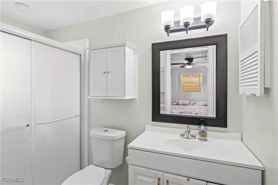 Bath - 2248 Ephraim Ave, Fort Myers, FL 33907 photo 2 of 3