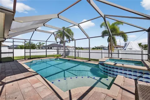 1633 NW 37th Pl, Cape Coral, FL 33993