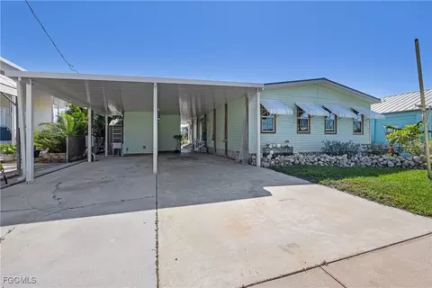 2592 York Rd, Saint James City, FL 33956