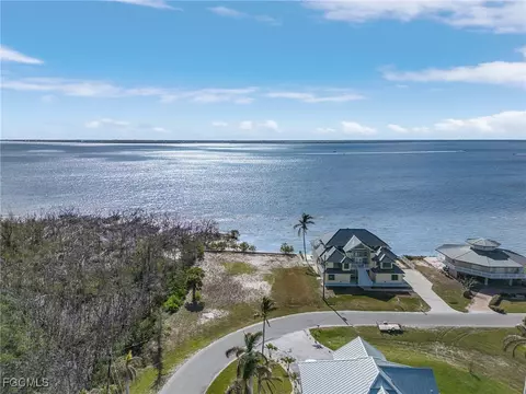 2288 Macadamia Ln, Saint James City, FL 33956