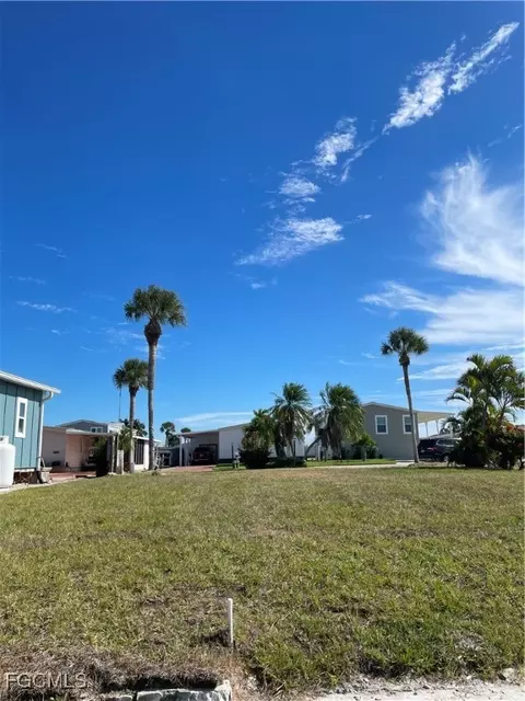 17720 Peppard Dr, Fort Myers Beach, FL 33931