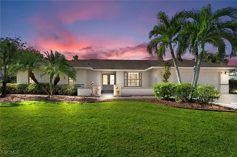 864 S Town And River Dr, Fort Myers, FL 33919