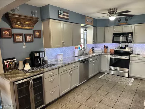 1941 NE 14th St, Cape Coral, FL 33909