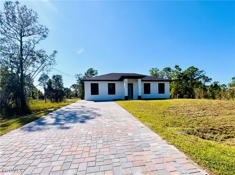 946 Panda Dr, Lehigh Acres, FL 33974