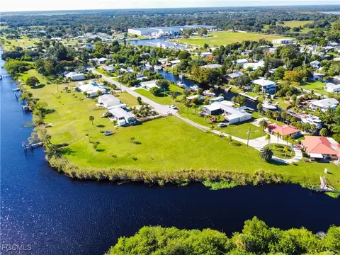 1106 E Anchor Ln, Moore Haven, FL 33471 photo 9