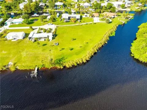 1106 E Anchor Ln, Moore Haven, FL 33471
