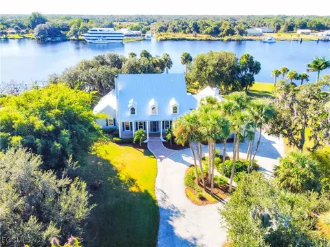 16470 Oakview Cir, Alva, FL 33920