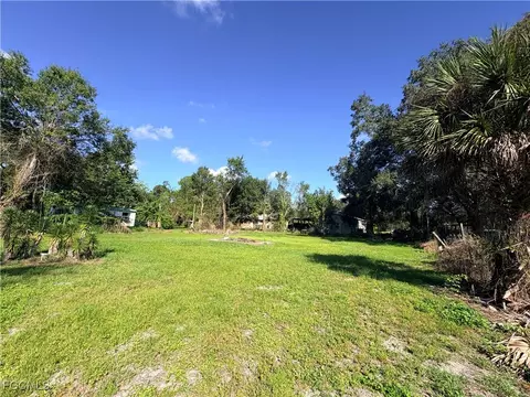 1468 Navaho Ave, Labelle, FL 33935