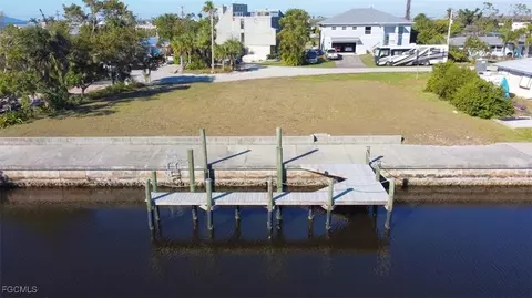 3210 Stabile Rd, Saint James City, FL 33956