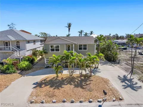 140 Curlew St, Fort Myers Beach, FL 33931
