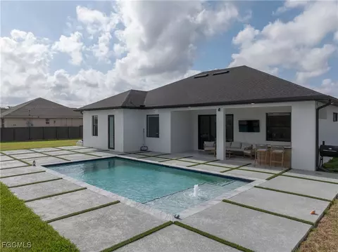 833 SW 16th Ter, Cape Coral, FL 33991