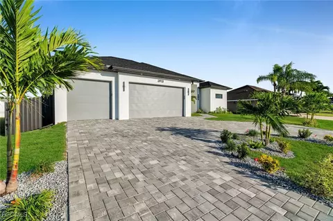 3913 Agualinda Blvd, Cape Coral, FL 33914