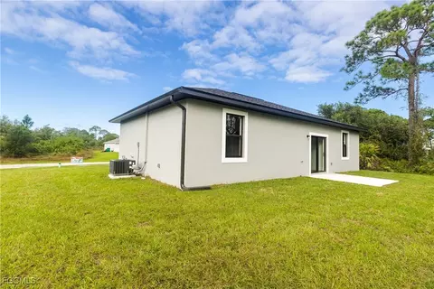Exterior - 6027 Pecan Cir, Labelle, FL 33935 photo 8 of 8