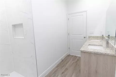 Bath - 6027 Pecan Cir, Labelle, FL 33935 photo 4 of 6