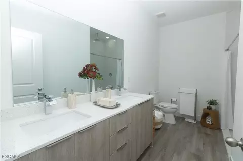 Bath - 6027 Pecan Cir, Labelle, FL 33935 photo 2 of 6
