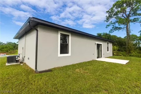 Exterior - 6027 Pecan Cir, Labelle, FL 33935 photo 6 of 8