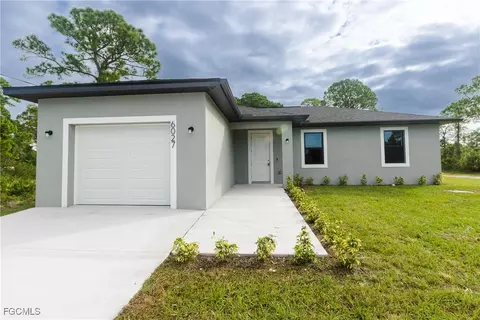 Exterior - 6027 Pecan Cir, Labelle, FL 33935 photo 3 of 8