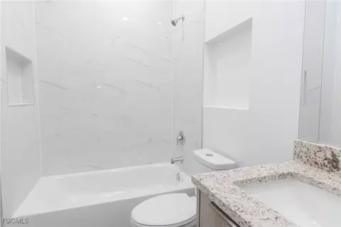 Bath - 6027 Pecan Cir, Labelle, FL 33935 photo 6 of 6