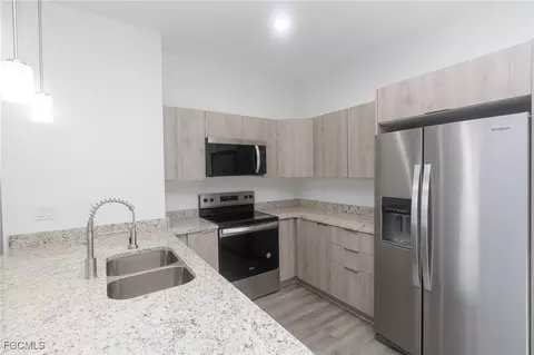 Kitchen - 6027 Pecan Cir, Labelle, FL 33935 photo 5 of 8