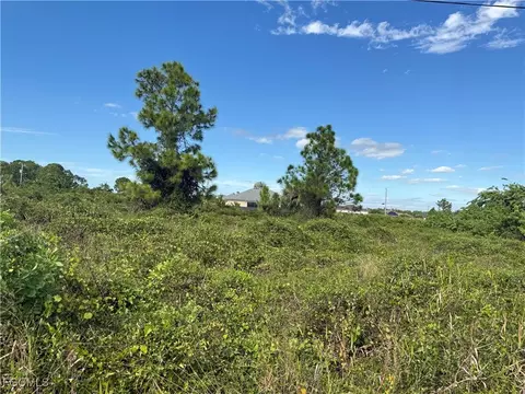 521 Trinity St E, Lehigh Acres, FL 33974 photo 2