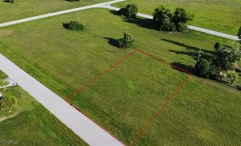 1720 NE 17th St, Cape Coral, FL 33909