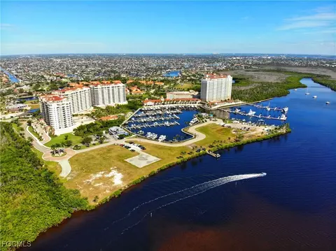 6081 Silver King Blvd #202, Cape Coral, FL 33914