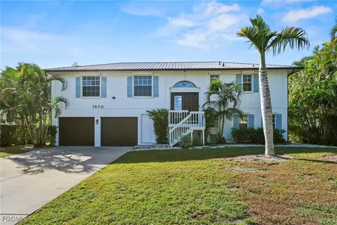 1570 Avion Pl, Naples, FL 34104