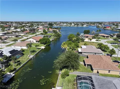 420 SE 9th Pl, Cape Coral, FL 33990