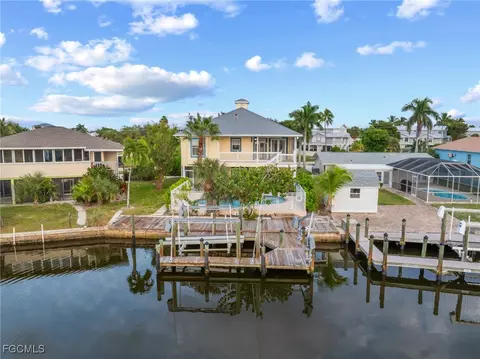 2291 Palm Ave, Saint James City, FL 33956