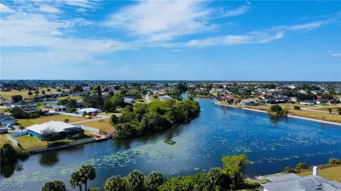 2002 NE 23rd Pl, Cape Coral, FL 33909