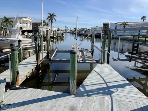 11361 Dogwood Ln, Fort Myers Beach, FL 33931