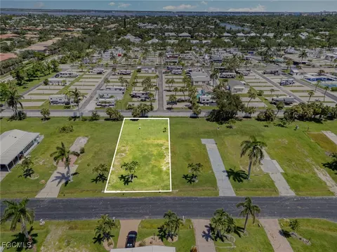 146 Raintree Ln, Fort Myers, FL 33908