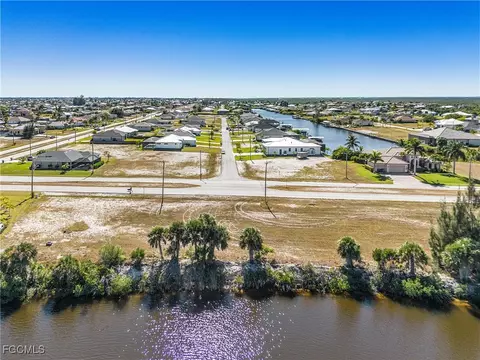 4011 Gulfstream Pkwy, Cape Coral, FL 33993