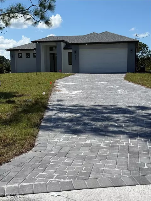 656 Foxchase Dr, Lehigh Acres, FL 33974
