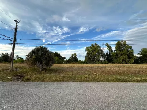 2137 NE 25th Ter, Cape Coral, FL 33909