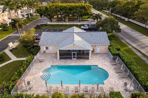 774 Wiggins Lake Dr #204, Naples, FL 34110
