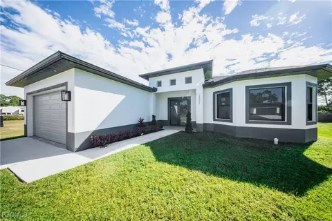 2621 42nd St W, Lehigh Acres, FL 33971