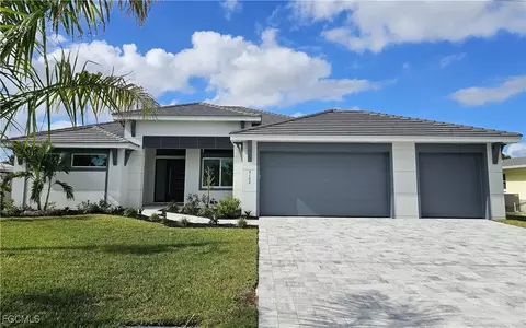 3102 SE 18th Pl, Cape Coral, FL 33904