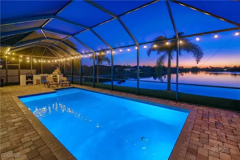401 NE 19th Pl, Cape Coral, FL 33909