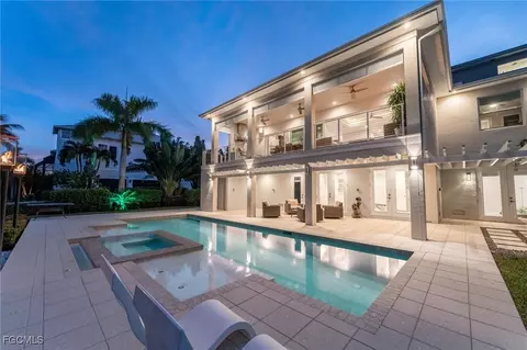 6521 Jacobs Dr, Fort Myers, FL 33908