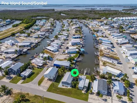 2801 York Rd, Saint James City, FL 33956