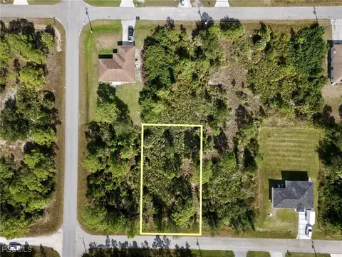 3216 41st St W, Lehigh Acres, FL 33971
