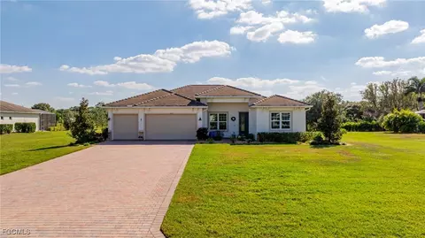 2140 Hickeys Creekside Dr, Alva, FL 33920