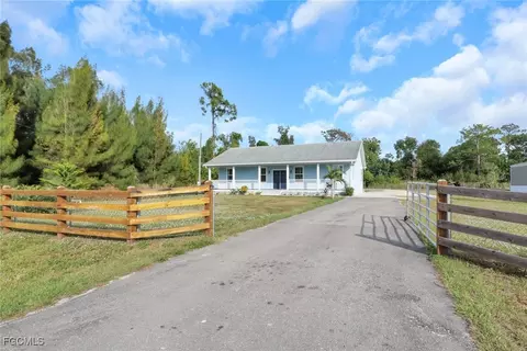 8117 Breeze Dr, North Fort Myers, FL 33917