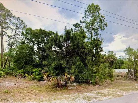 403 E 17th St, Lehigh Acres, FL 33972