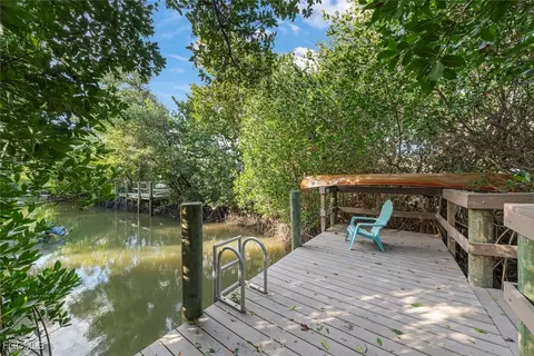 561 Periwinkle Way #E4, Sanibel, FL 33957