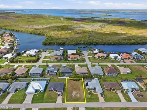 2902 SW 29th Pl, Cape Coral, FL 33914