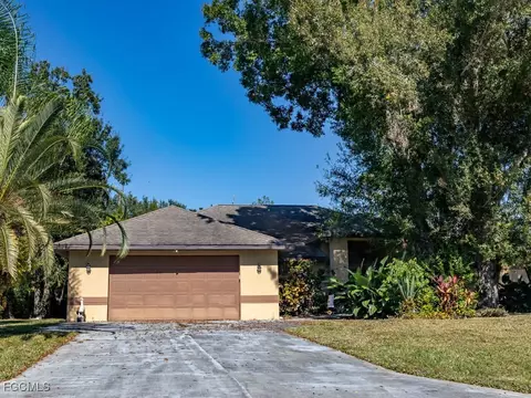 7841 Deni Dr, North Fort Myers, FL 33917